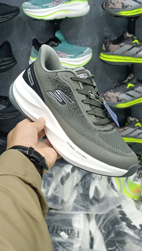 کفش رانینگ اسکچرز مدل GORun Carbon Infused